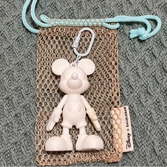 Disney x Baublebar white sport Mickey Mouse Keychain with mesh bag NWOT - Picture 2 of 7